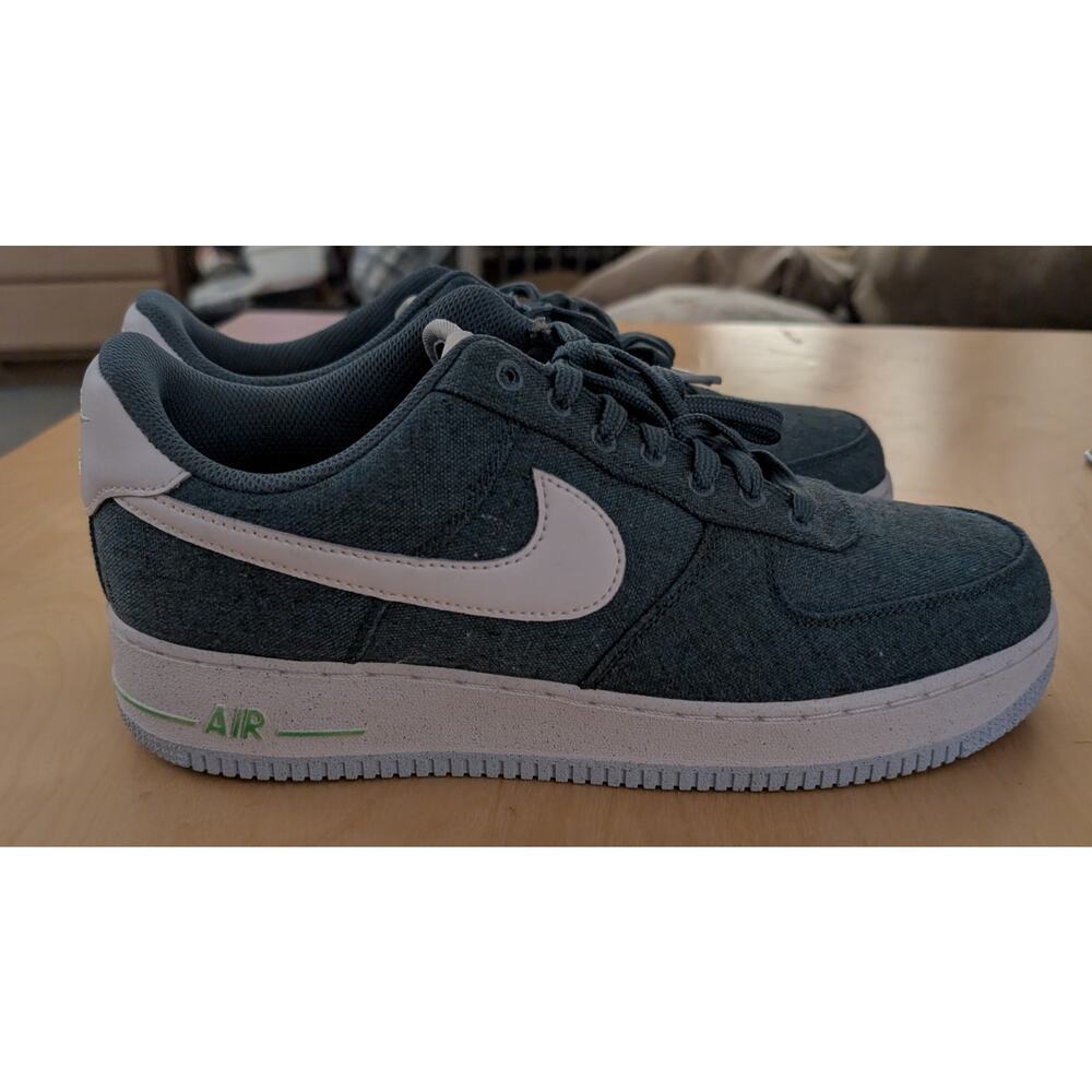 ♥️Women's 10 Nike Tennis Shoes - Picture 2 of 5